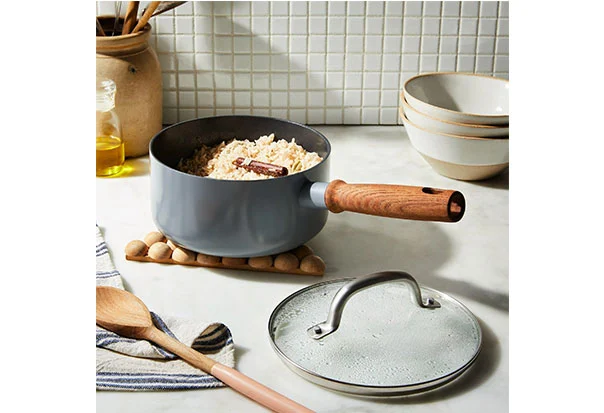 soup pot with wood handled